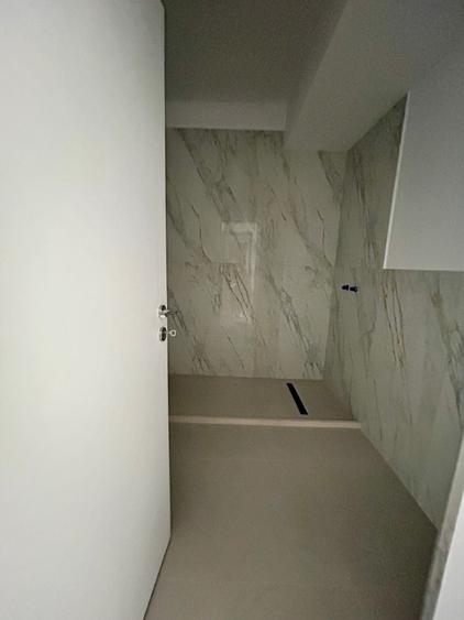 Apartament cu 3 camere semidecomandat în Florești