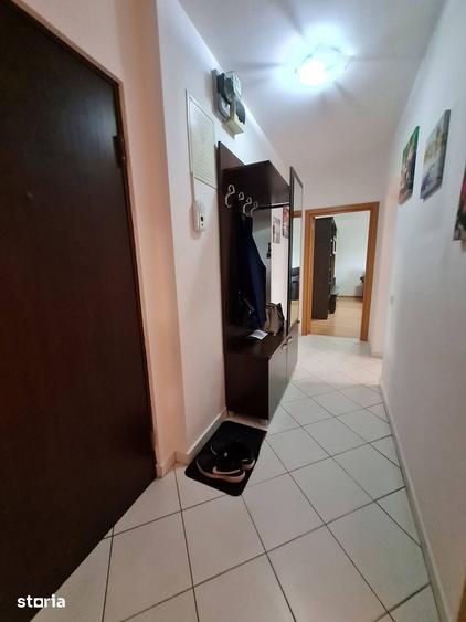 Apartament cu 2 camere decomandat în Tractorul