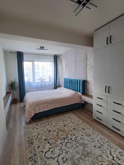 Apartament cu 2 camere decomandat în Tractorul