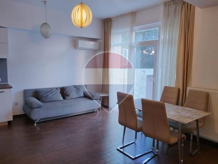 Apartament cu 2 camere, mobilat în Central