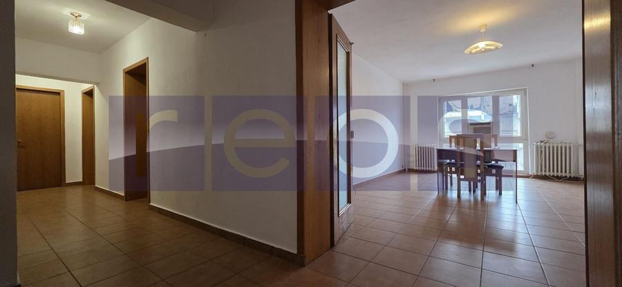 Apartament cu 5 camere decomandat, mobilat în Unirii