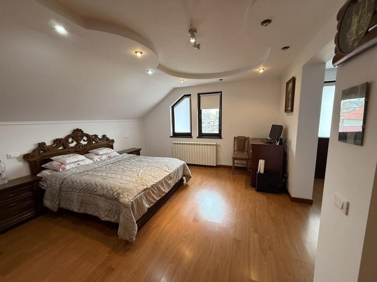 Casă individuală cu 9 camere cu Canalizare în Burdujeni