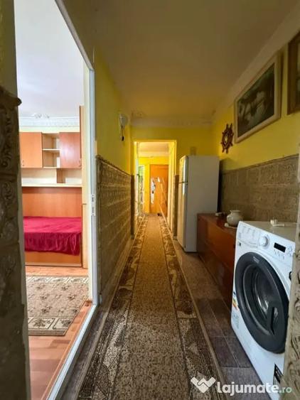 Apartament cu 3 camere decomandat în E3