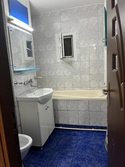 Apartament cu 3 camere decomandat, mobilat în Rovine