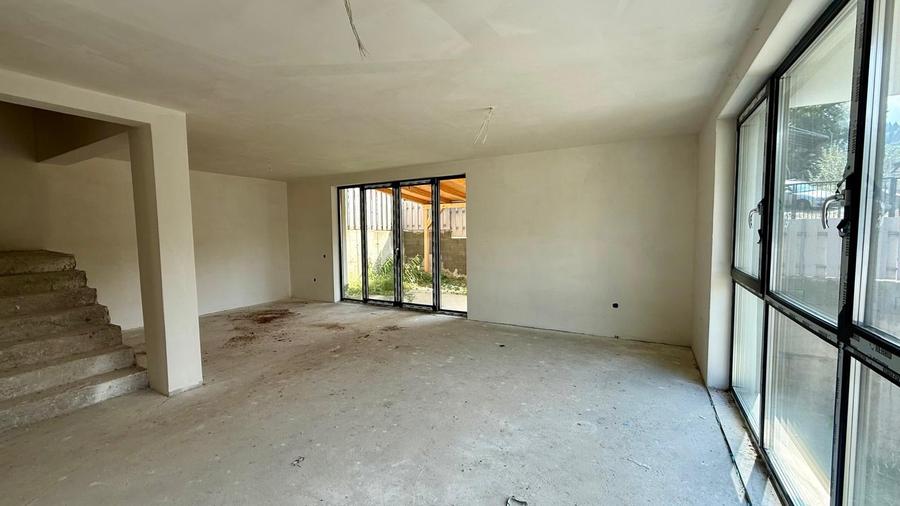 Duplex cu 5 camere cu Canalizare în Florești