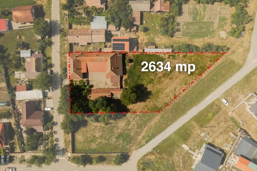 Casă cu Teren 2634 Mp în Jebel