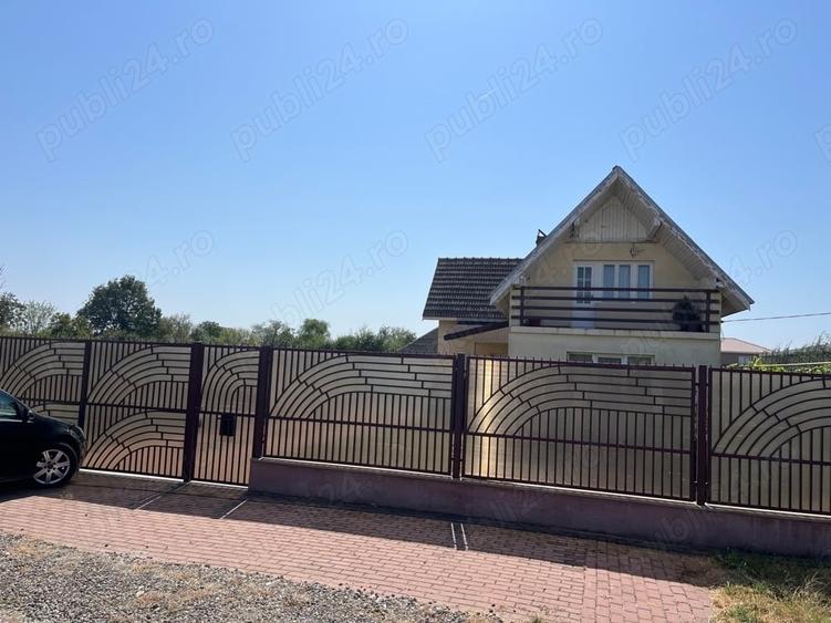 Casă cu 4 camere cu Teren 1219 Mp în Remetea Mare