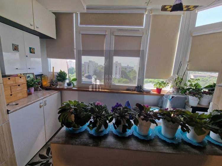 Apartament cu 4 camere semidecomandat în Central