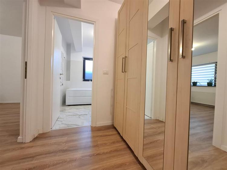 Apartament cu 2 camere semidecomandat, mobilat în Bucium