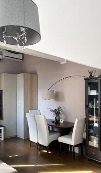 Apartament cu 4 camere semidecomandat în Unirii