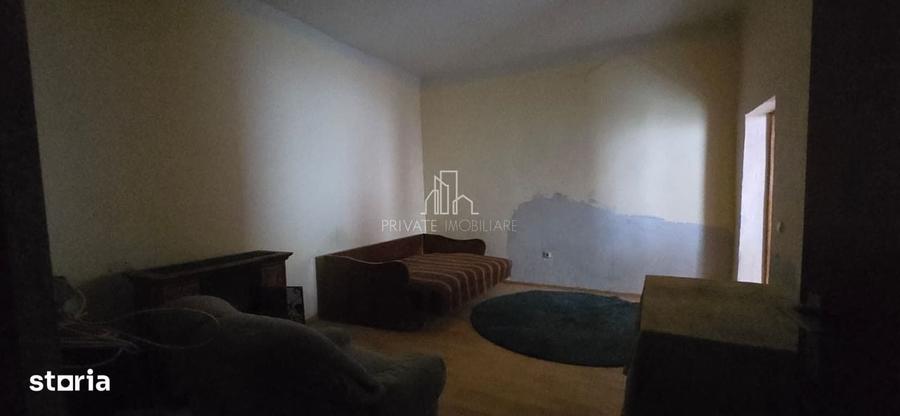 Casă cu 4 camere decomandat în Angofa