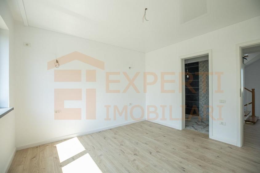 Casă individuală cu 3 camere cu Canalizare în Ovidiu