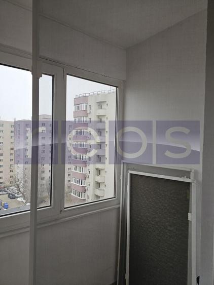 Apartament cu 3 camere semidecomandat în Câmpia Libertății