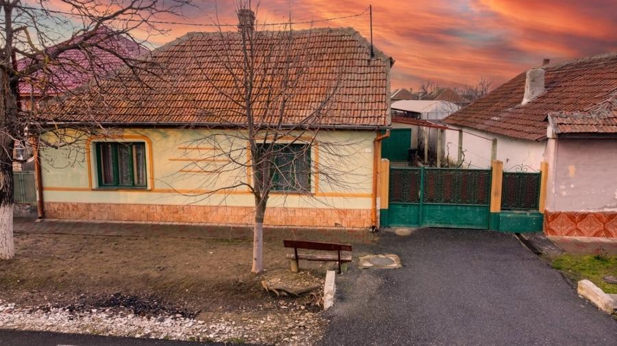 Casă individuală cu 3 camere cu Canalizare în Ciacova