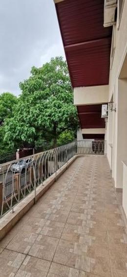 Casă cu 4 camere cu Teren 1000 Mp în Băneasa