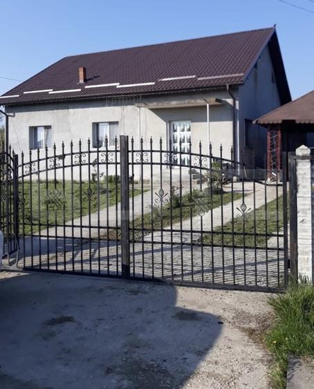 Casă individuală cu 3 camere cu Teren 1700 Mp în Exterior Sud
