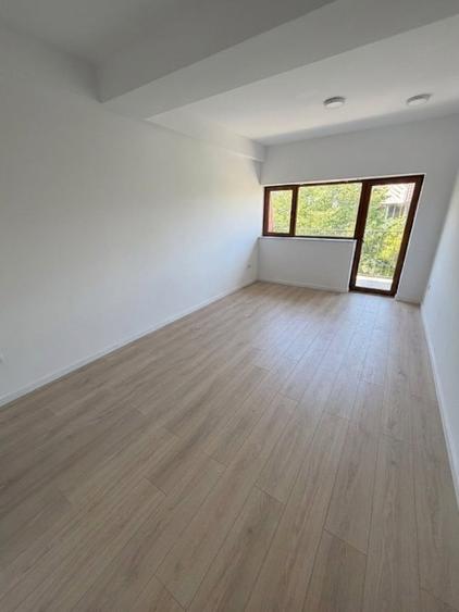Casă individuală cu 13 camere cu Canalizare în Lacul Tei