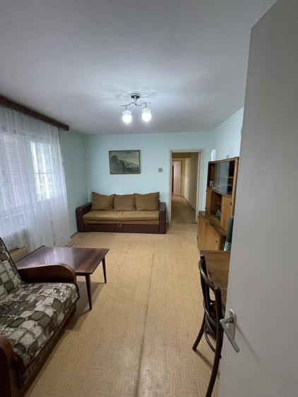 Apartament cu 3 camere semidecomandat în Central