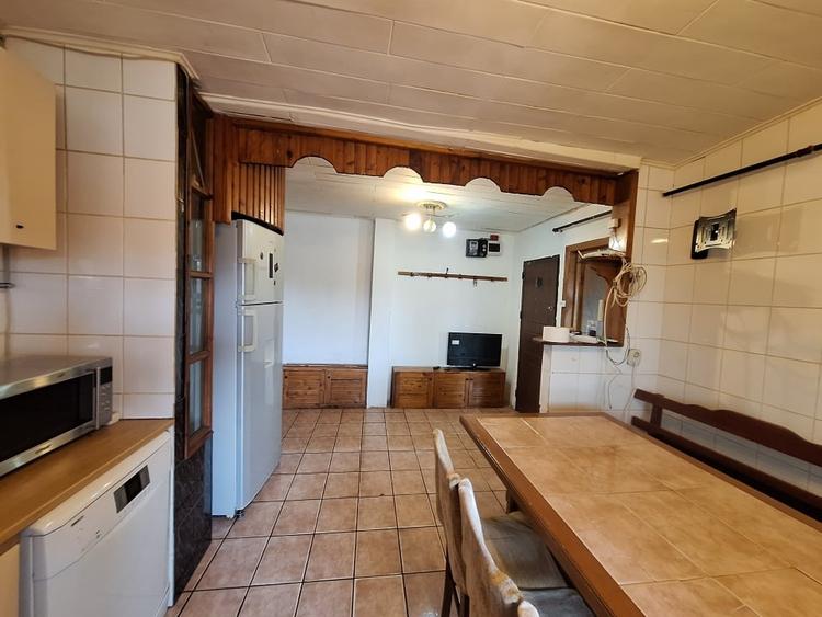 Apartament cu 3 camere decomandat, mobilat în Lipovei