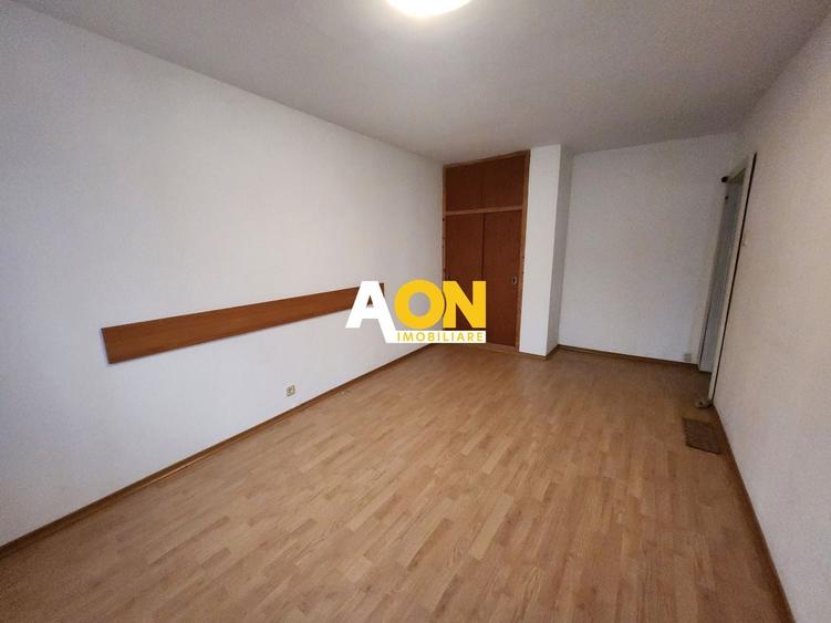 Apartament cu 3 camere decomandat în Cetate