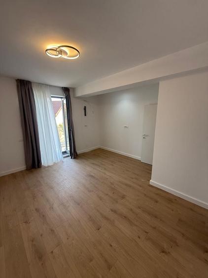 Casă cu 5 camere cu Canalizare în Pipera