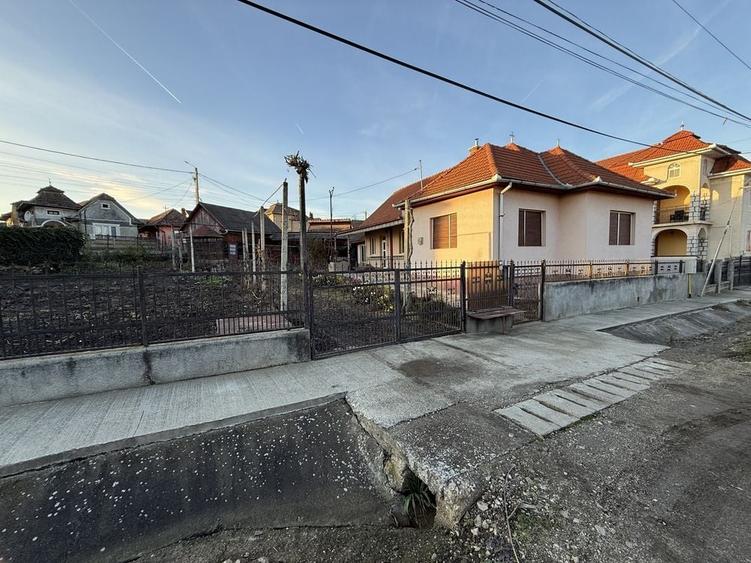 Casă cu 4 camere în Viișoara