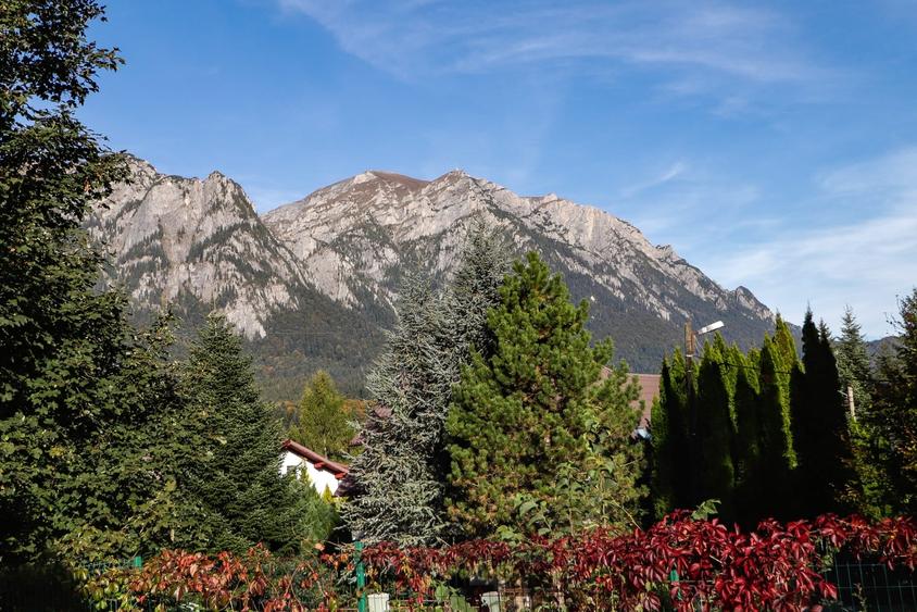 Casă individuală cu 3 camere cu Canalizare în Piatra Arsă