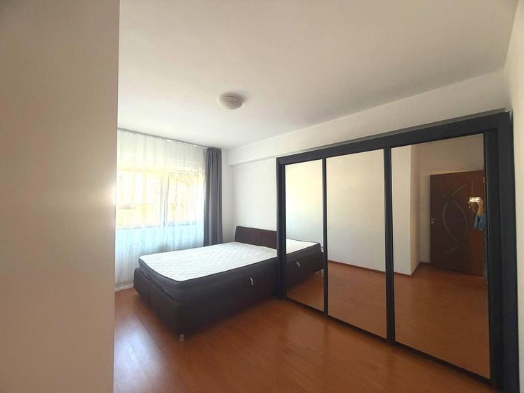 Apartament cu 3 camere decomandat, mobilat în Sisești