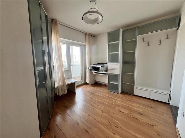 Apartament cu 4 camere decomandat, mobilat în Răcădău