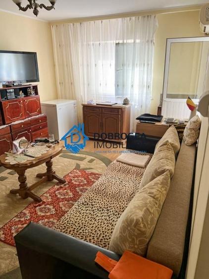 Apartament cu 2 camere decomandat în Peco