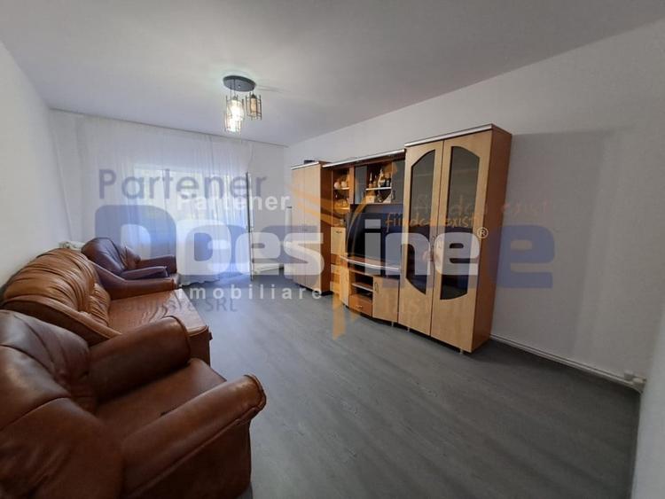 Apartament cu 3 camere decomandat, mobilat în Mircea cel Bătrân