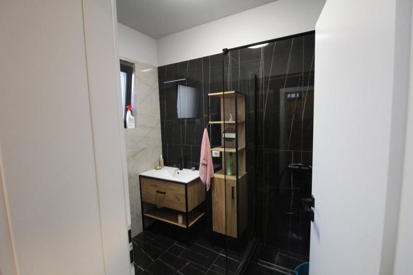Casă cu 5 camere cu Teren 600 Mp în Corbeanca