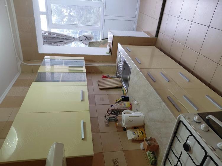 Inchiriez apartament 3 camere - 1