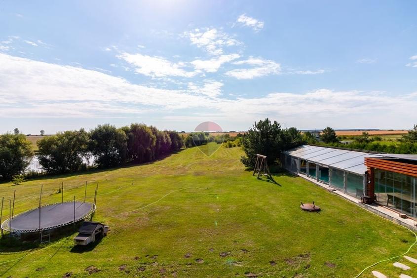 Casă individuală cu 6 camere cu Piscina în Gagu