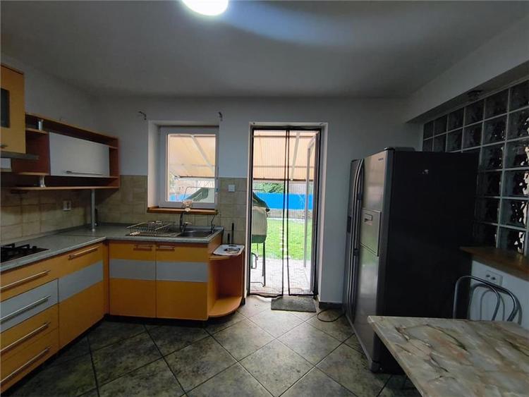 Casă individuală cu 4 camere cu Teren 400 Mp în Semicentral