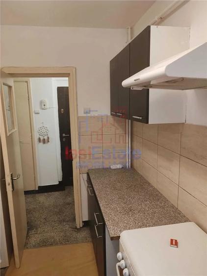 Apartament cu 2 camere semidecomandat în Filiași