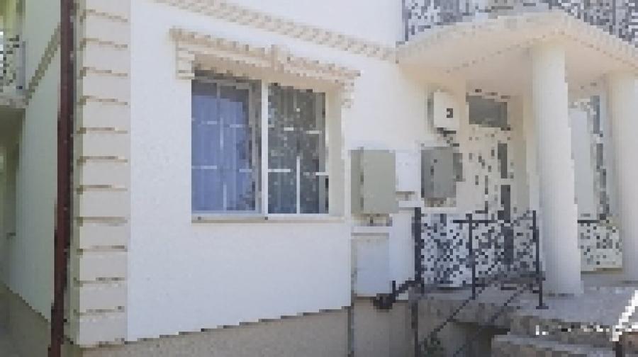 Casă cu 3 camere decomandat cu Teren 100 Mp în Central