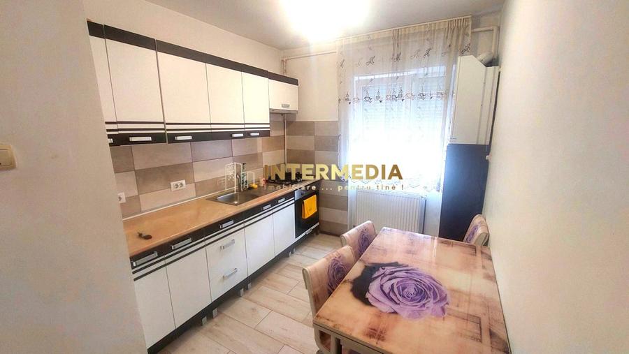 Apartament cu 2 camere decomandat, mobilat în Cetate
