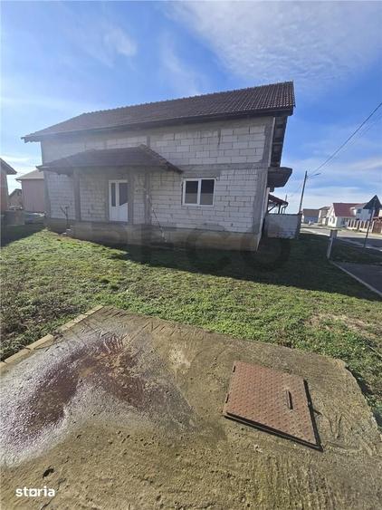 Casă cu 4 camere cu Teren 300 Mp în Sântandrei