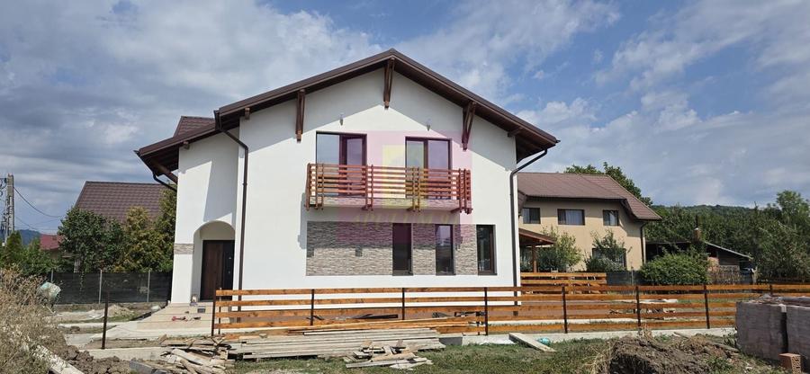 Casă individuală cu 4 camere cu Canalizare în Brebu