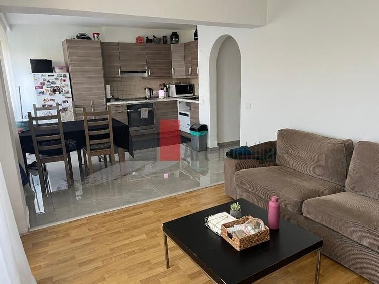 Apartament cu 3 camere decomandat, mobilat în Unirii — fotografia 2