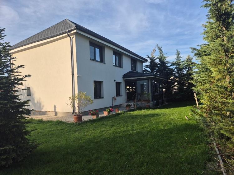 Casă individuală cu 6 camere cu Teren 570 Mp în Șanțu-Florești