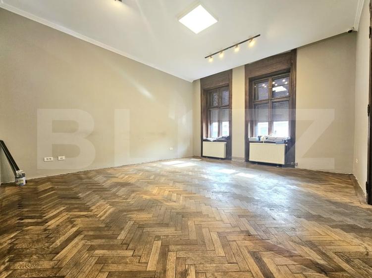 Apartament cu 4 camere semidecomandat în Traian