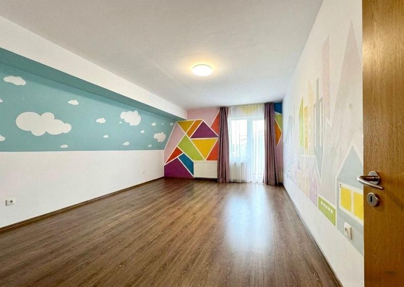 Casă individuală cu 7 camere cu Canalizare în Aradului