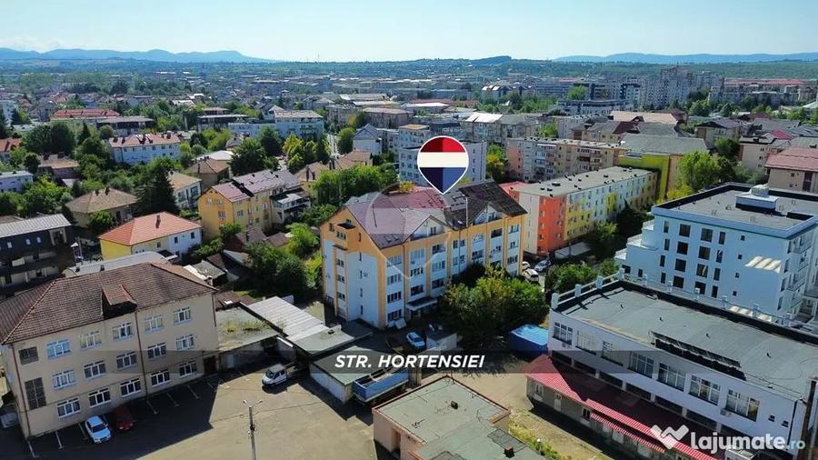 Apartament cu 7 camere decomandat în Central