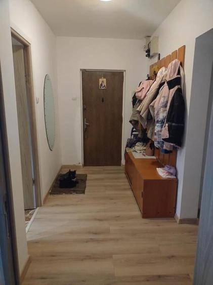 Apartament cu 3 camere, mobilat în Brâncoveanu