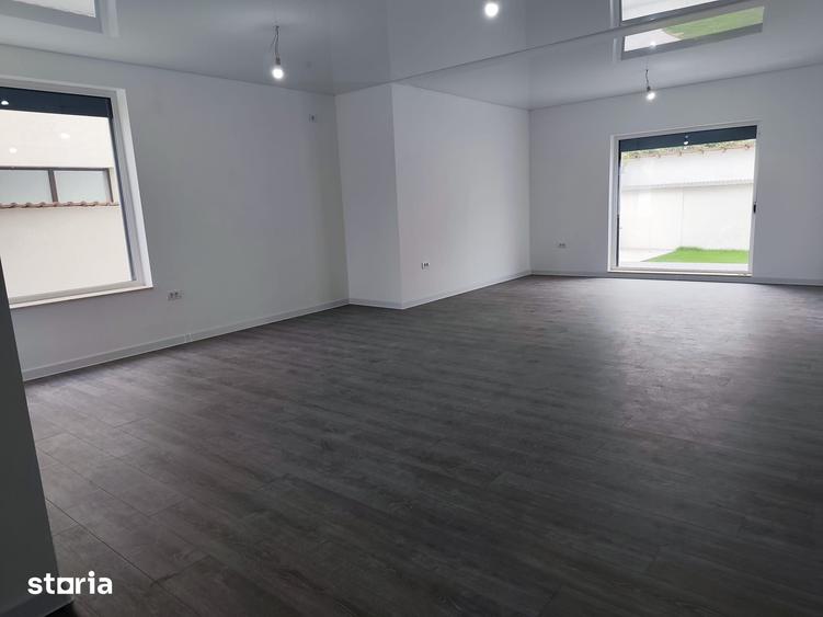 Casă cu 6 camere cu Teren 480 Mp în Mogoșoaia
