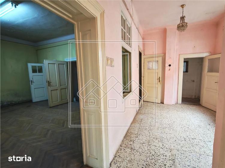 Casă cu 4 camere cu Canalizare în Trei Stejari