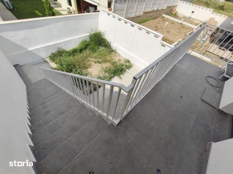 Casă cu 8 camere cu Teren 400 Mp în Central