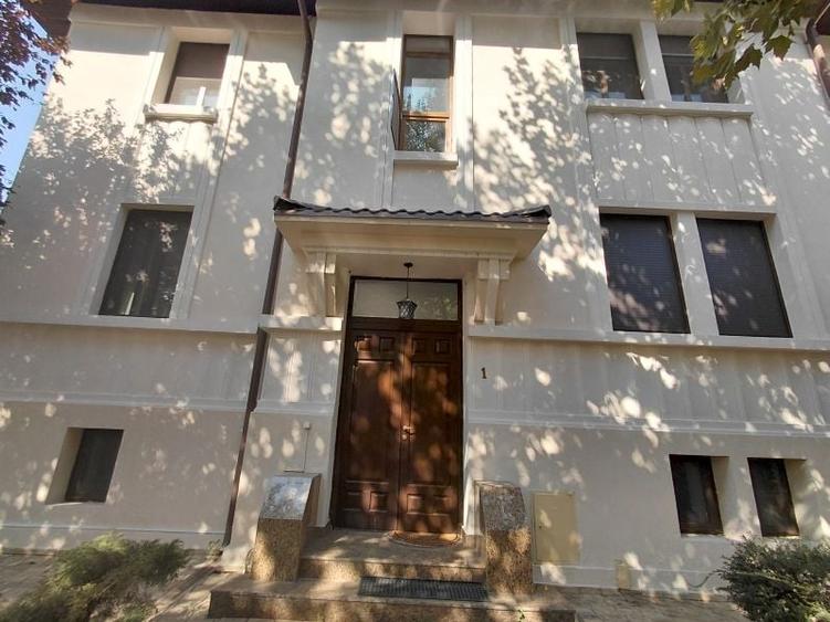 Apartament cu 4 camere semidecomandat în Aviatorilor